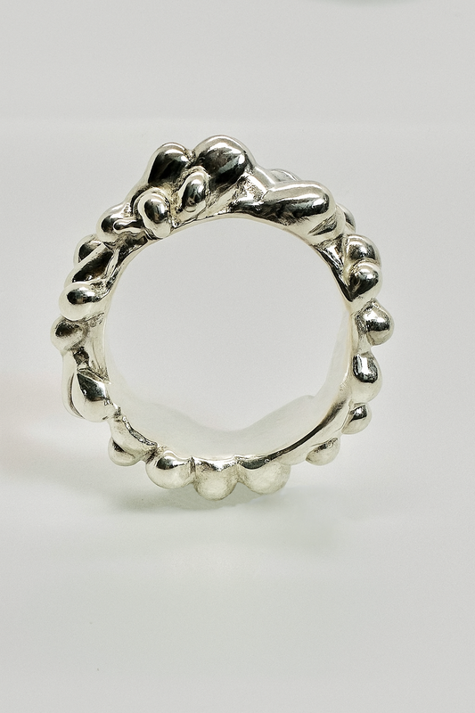 Pebbles cluster ring